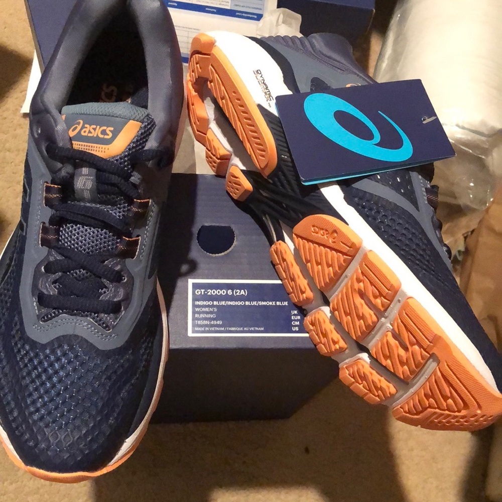 ASICS women’s GT2000 running shoes